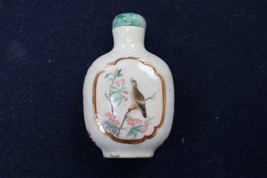 A Chinese porcelain scent bottle